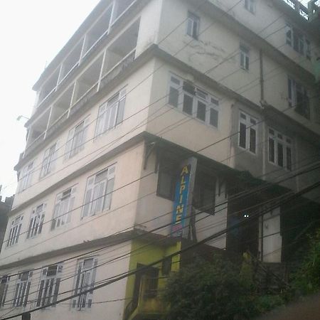 דרג'ילינג Hotel Alpine מראה חיצוני תמונה