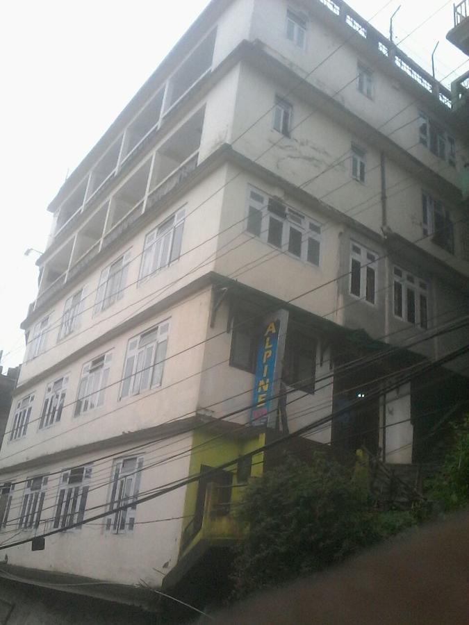 דרג'ילינג Hotel Alpine מראה חיצוני תמונה